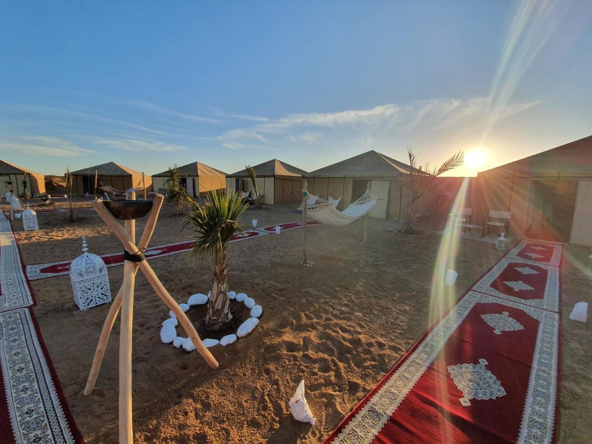 Desert Glamping Resort メルズーガ エクステリア 写真